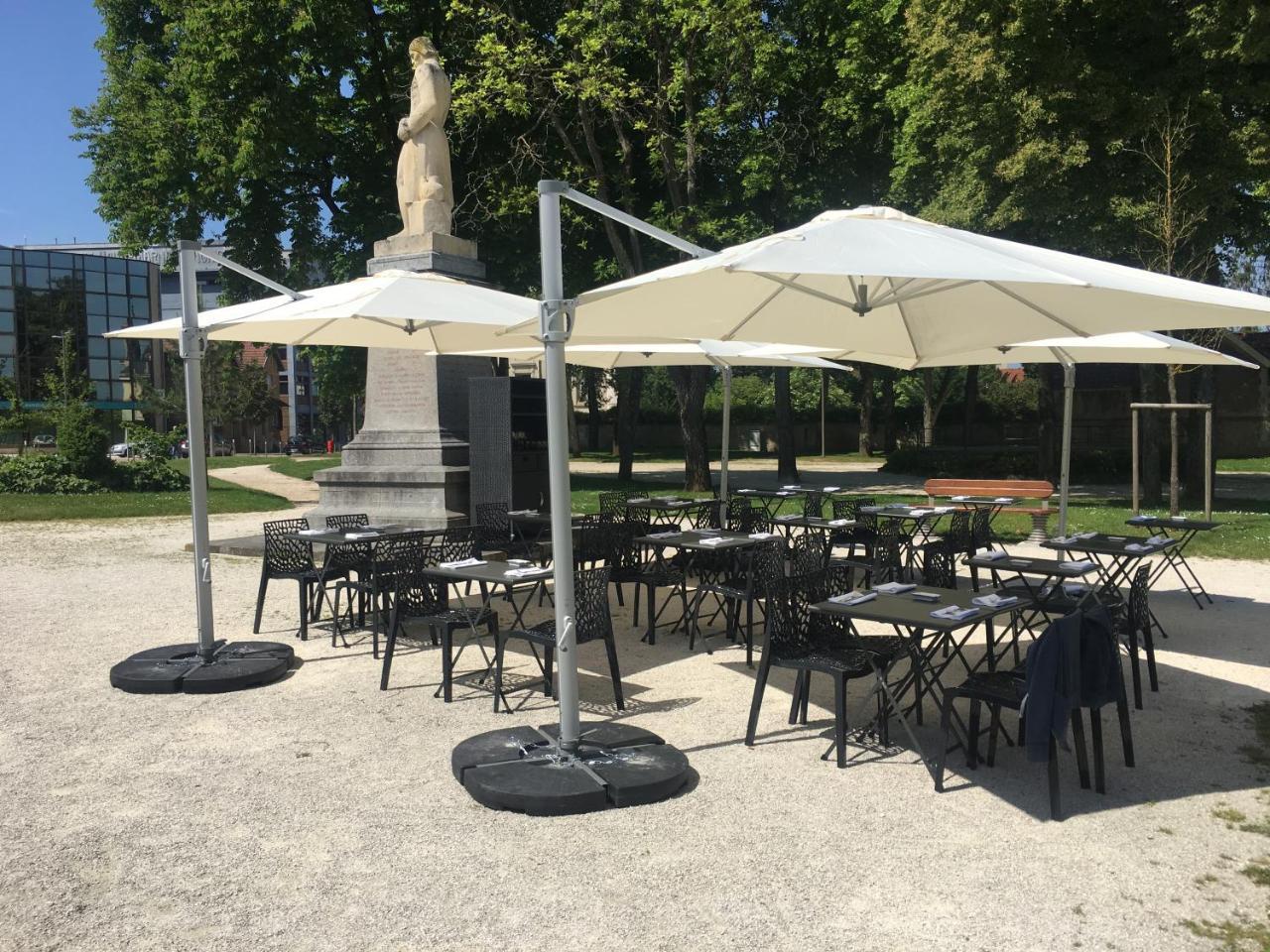 Hotel Restaurant Des Remparts Chaumont  Exteriör bild